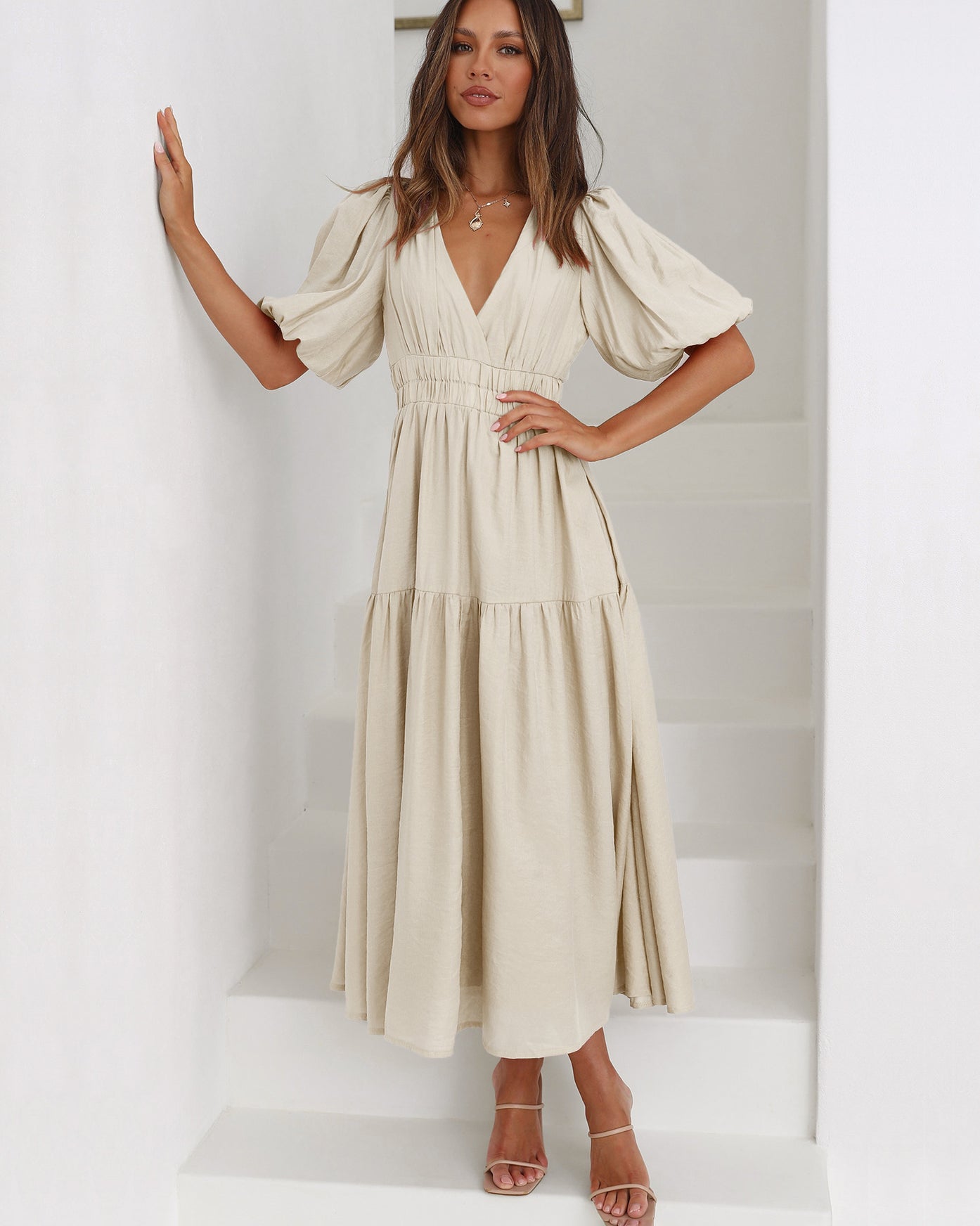 Elegant midi-dress with puff sleeves for women