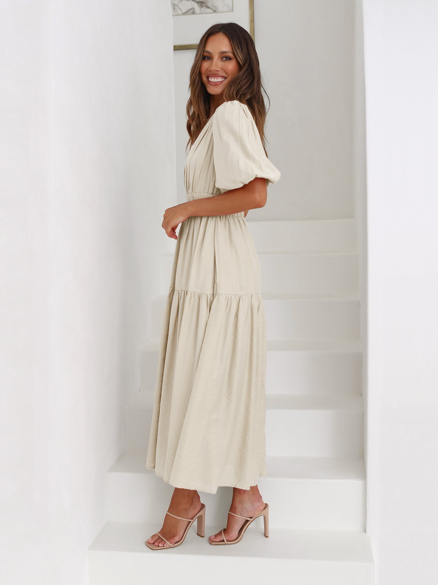Elegant midi-dress with puff sleeves for women