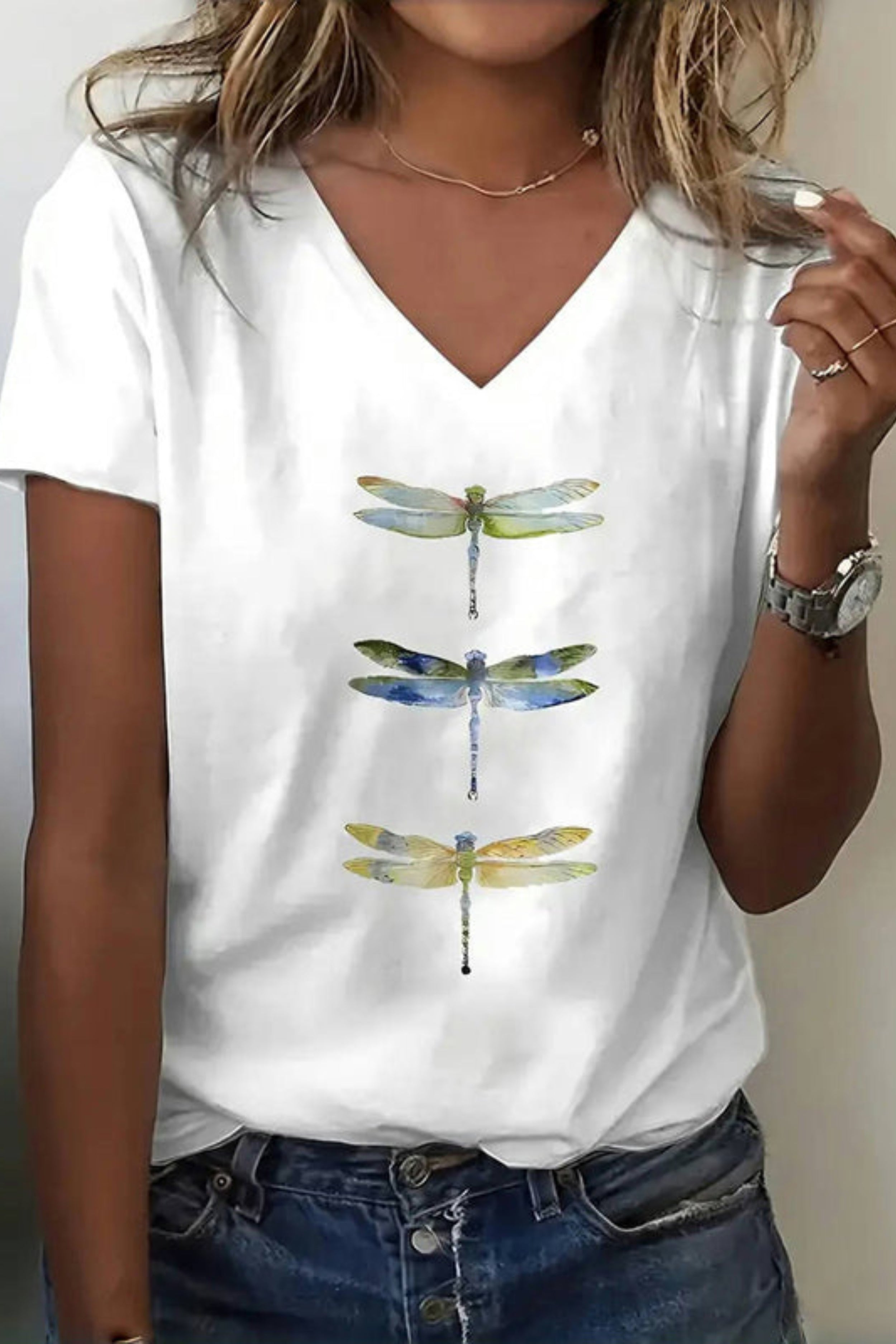 Elegant T-shirt with delicate dragonfly print for women