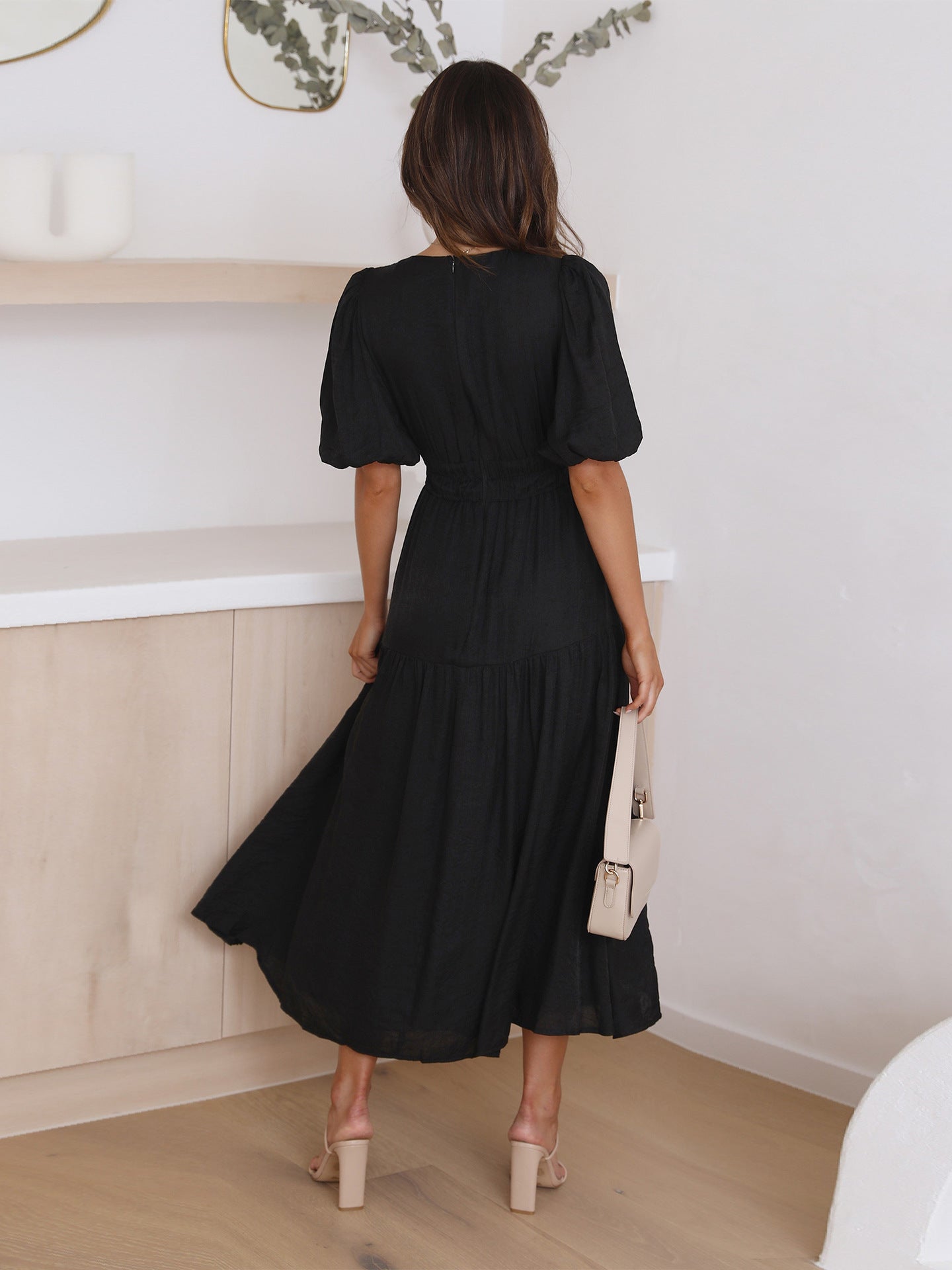 Elegant midi-dress with puff sleeves for women