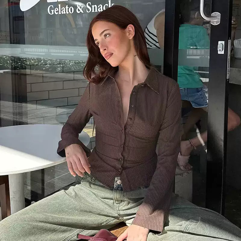 Elegant fitted shirt with chalk stripe for women