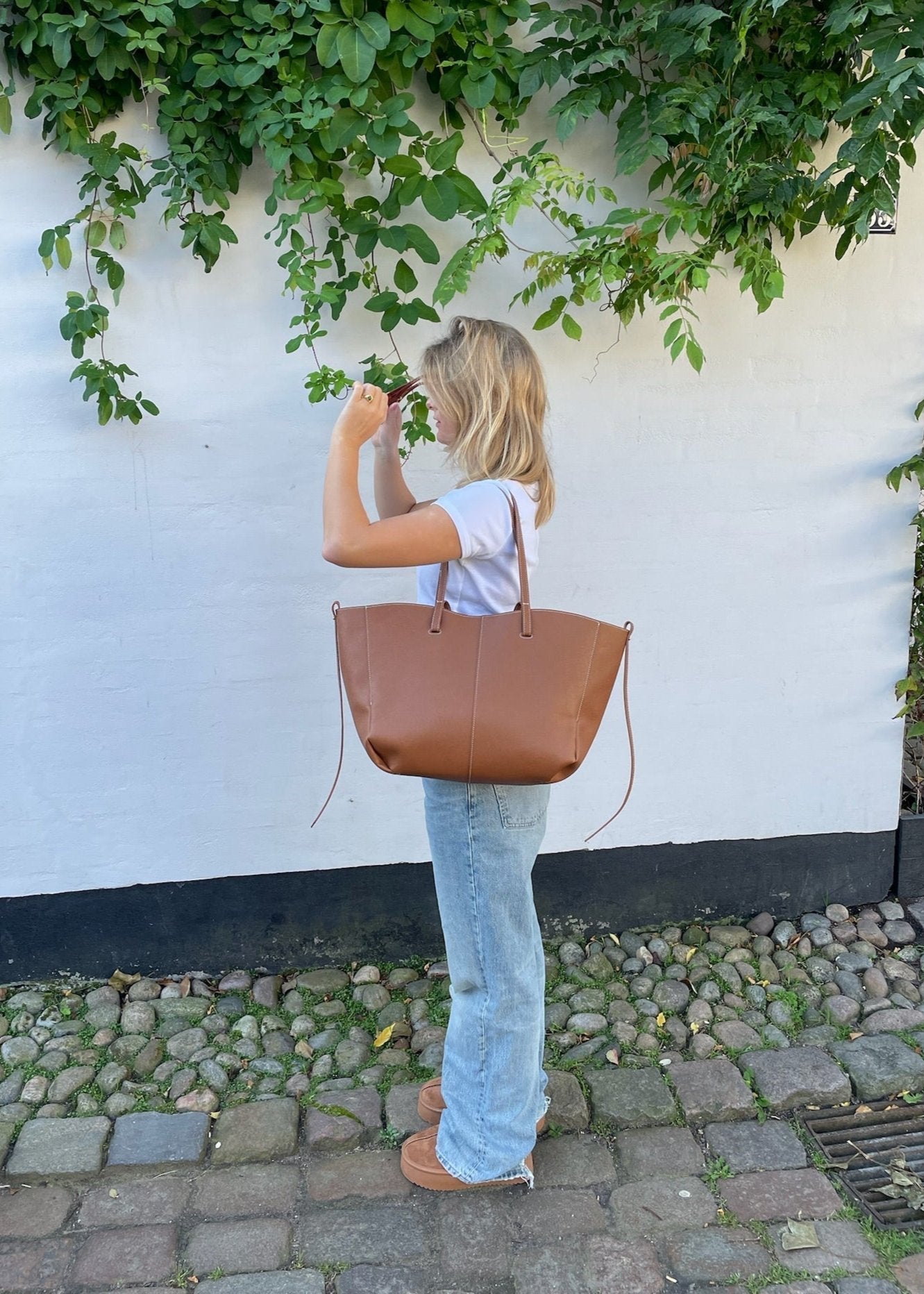 Elegant Taske Handbag Camel for women