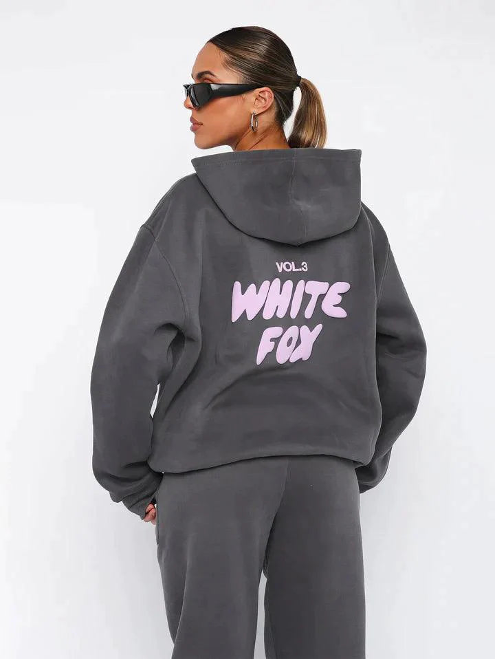 Olivia – Luxe White Fox Trainingspak voor Dames