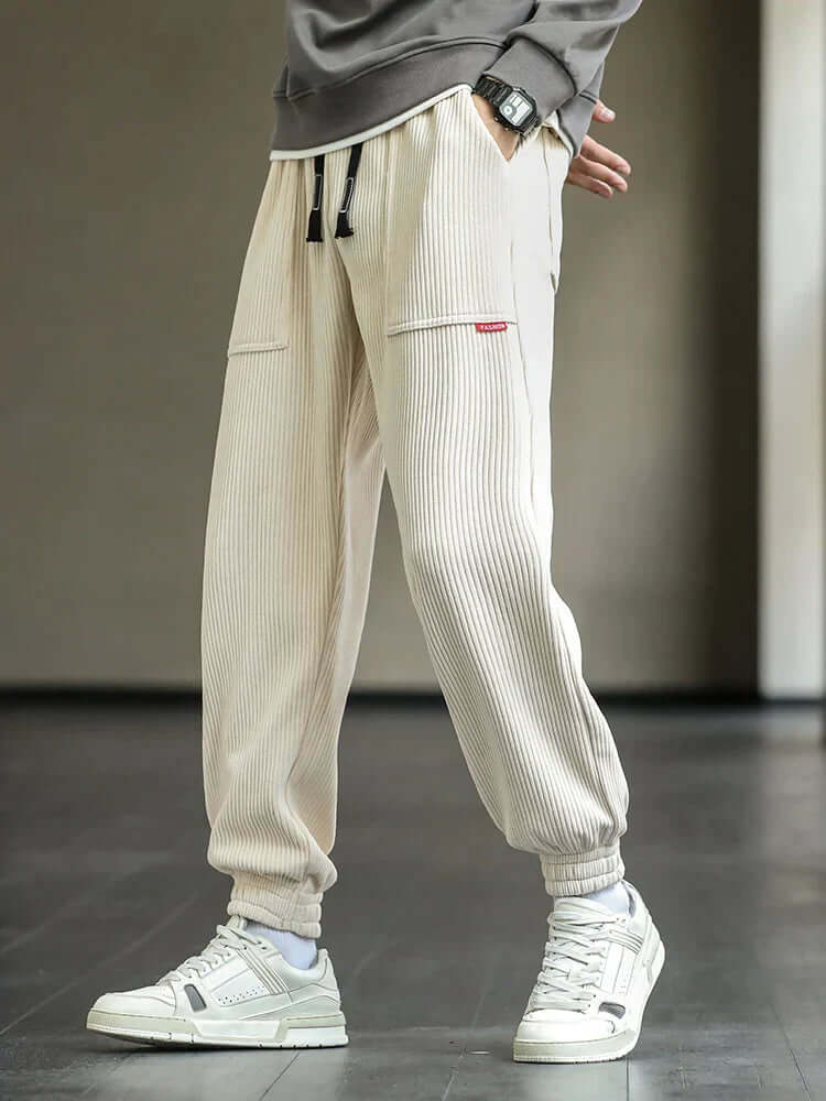 Herenbroek – Corduroy – Relaxte Pasvorm – Tapered Leg – Elastische Taille met Koord