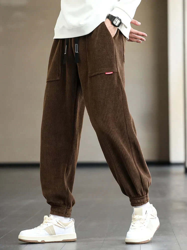 Herenbroek – Corduroy – Relaxte Pasvorm – Tapered Leg – Elastische Taille met Koord