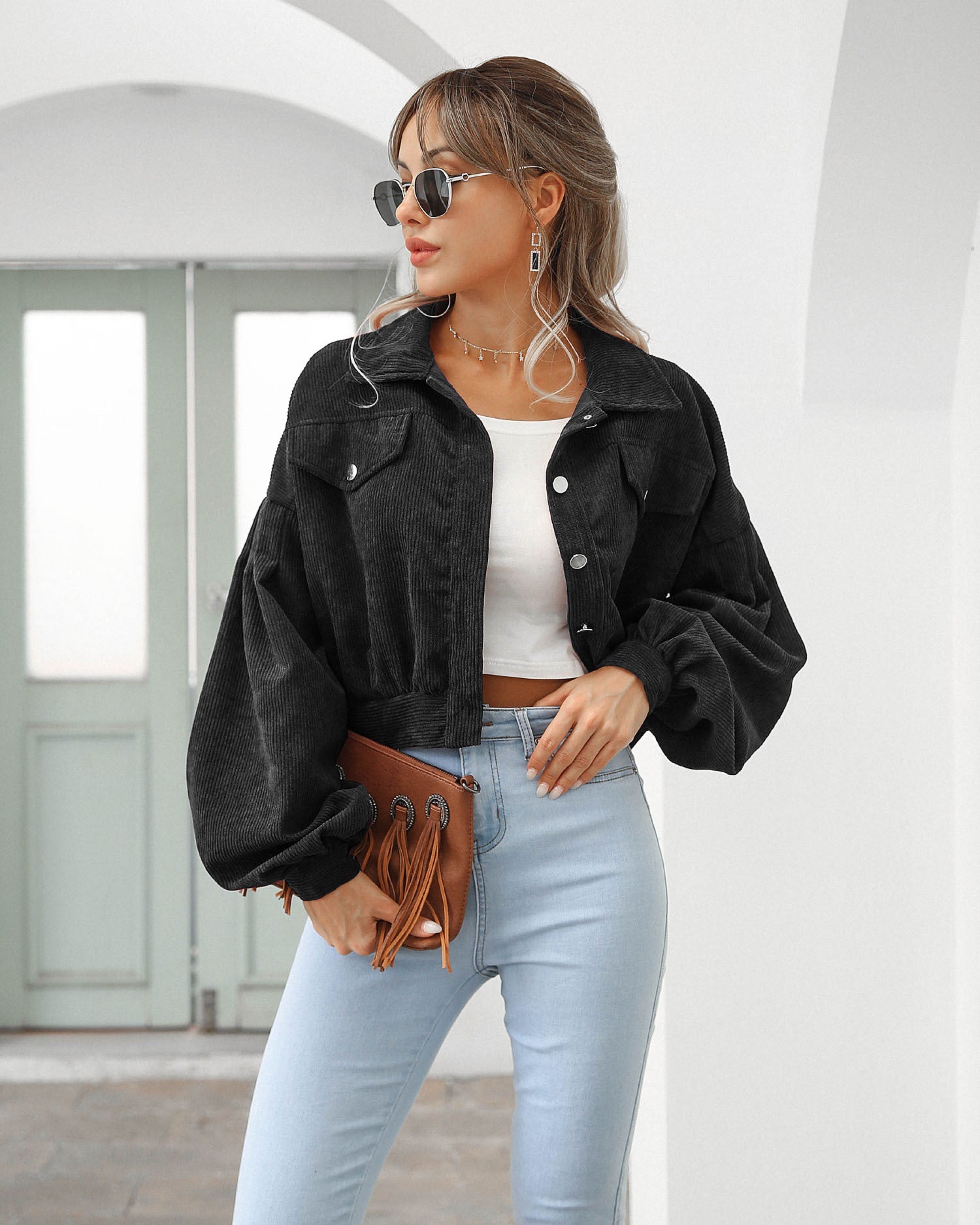 Dames Truckerjas – Cropped Pasvorm – Textuurstof – Volumineuze Mouwen – Drukknoopsluiting – Opgestikte Zakken