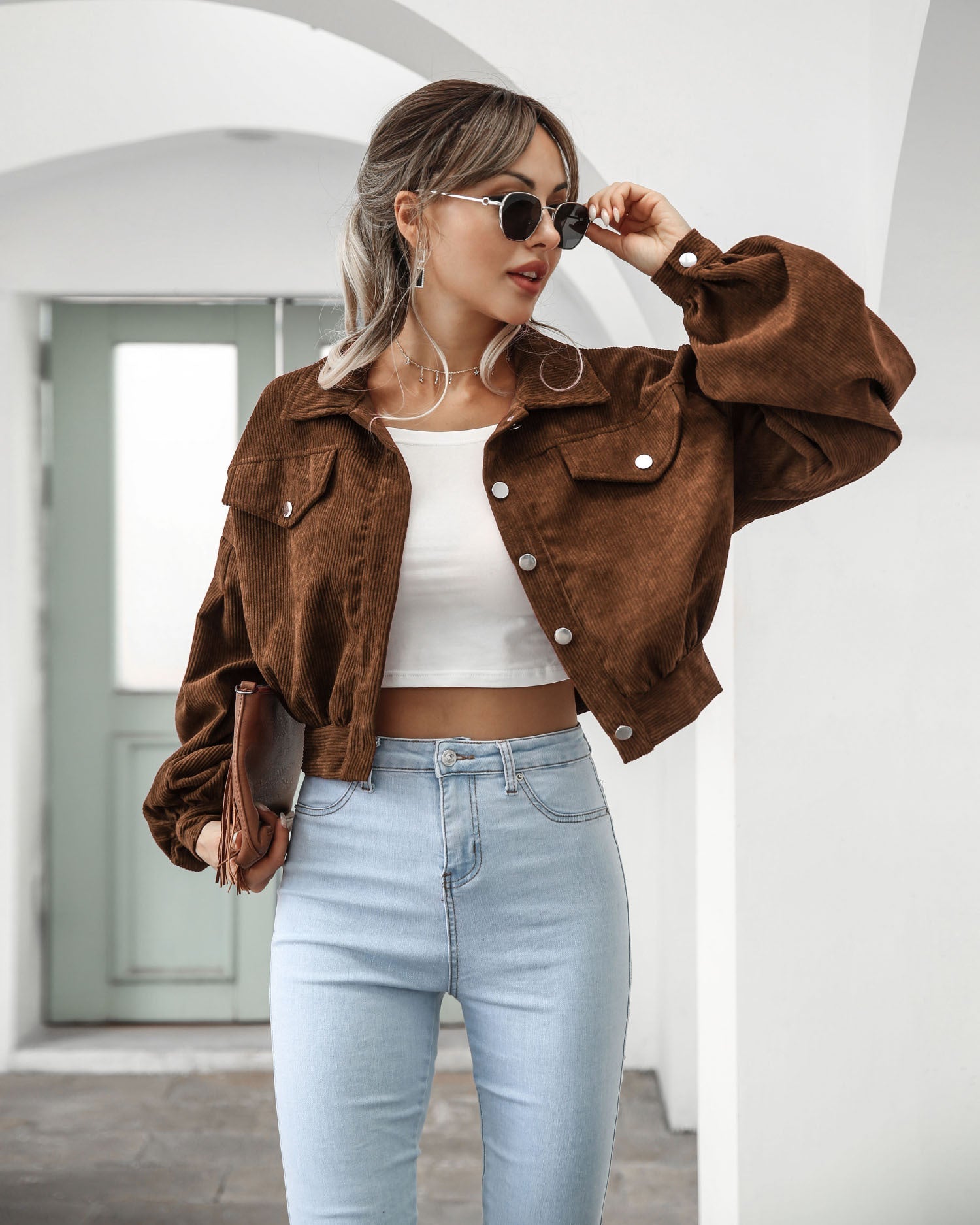 Dames Truckerjas – Cropped Pasvorm – Textuurstof – Volumineuze Mouwen – Drukknoopsluiting – Opgestikte Zakken