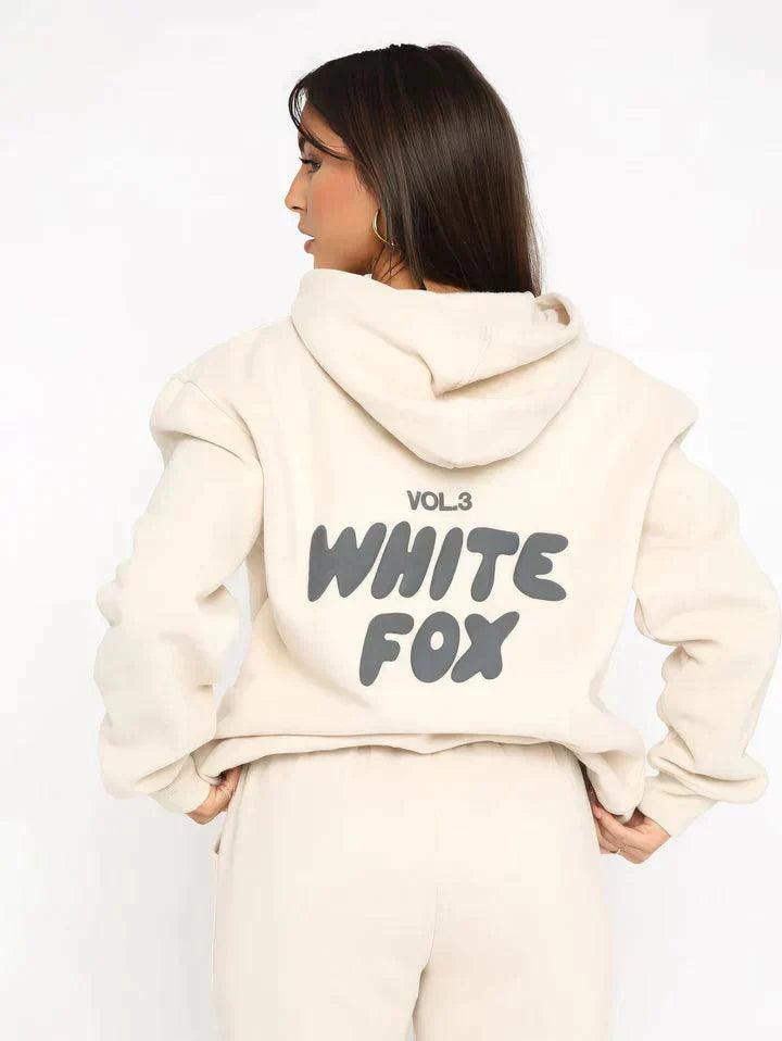Olivia – Luxe White Fox Trainingspak voor Dames