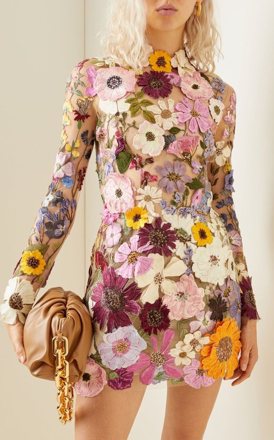 Elegante Jurk met 3D Bloemen – Textuur en Stijl in Eén