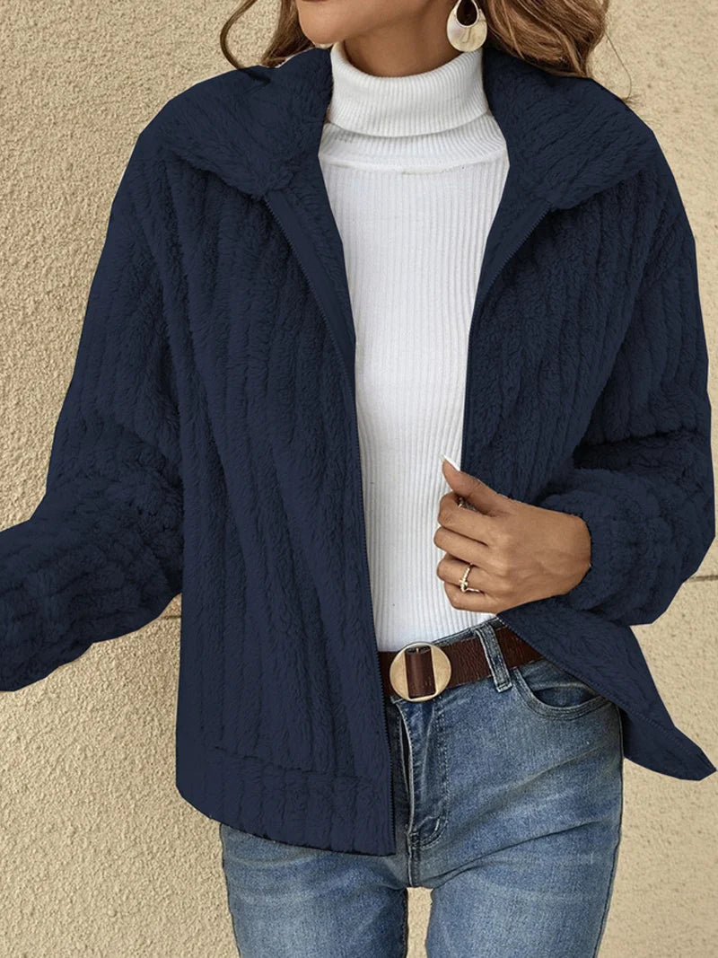 Dames Teddy Jas – Relaxte Pasvorm – Geribde Fleece – Cropped Lengte – Ritssluiting
