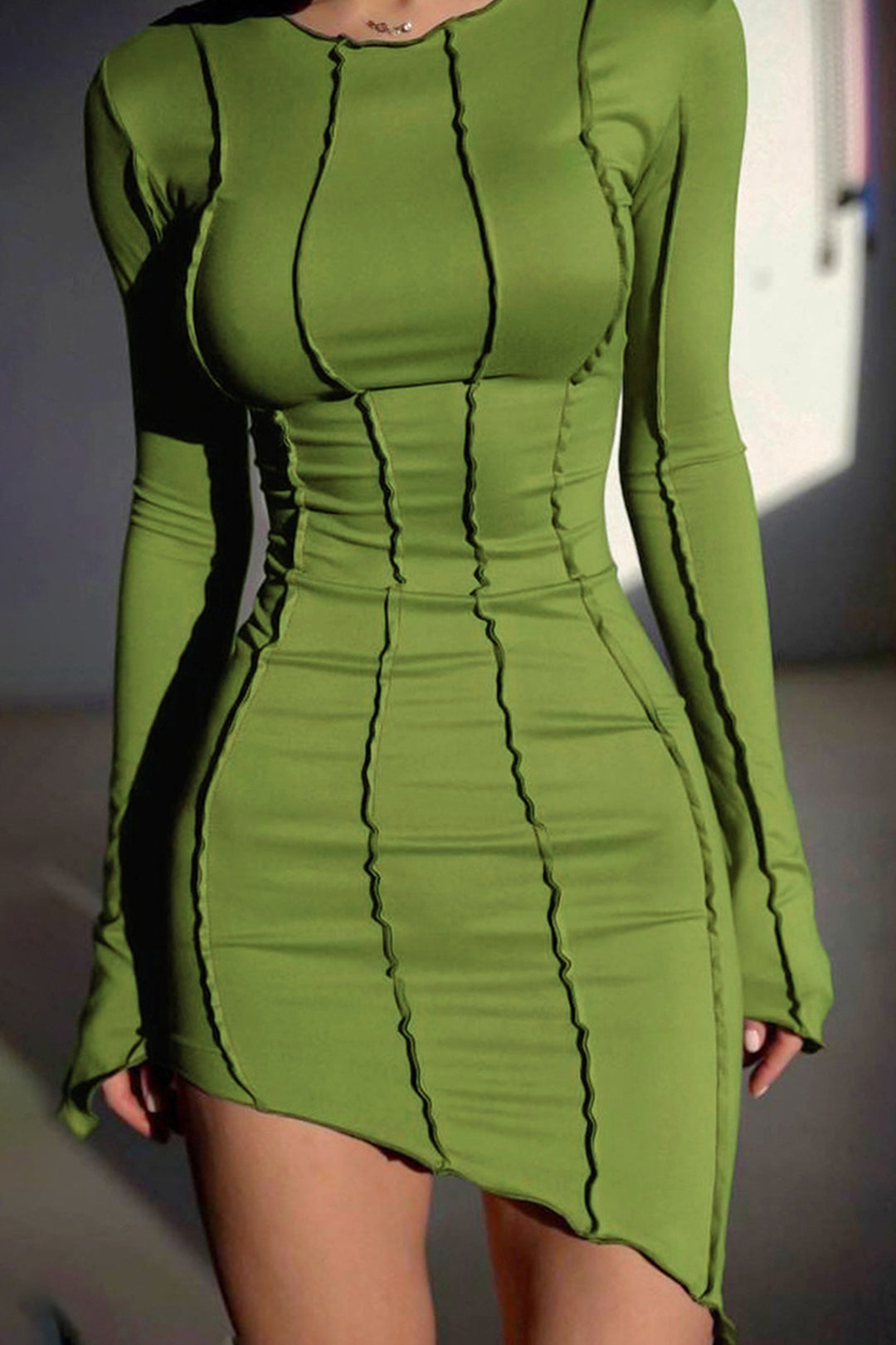 Asymmetrische Ronde Halsnaad Detail Lange Mouw Mini Jurk