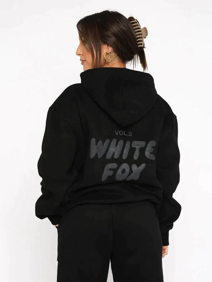 Olivia – Luxe White Fox Trainingspak voor Dames