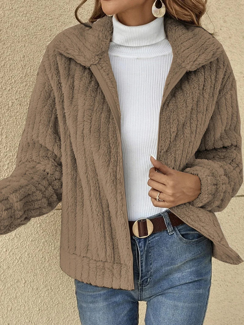 Dames Teddy Jas – Relaxte Pasvorm – Geribde Fleece – Cropped Lengte – Ritssluiting