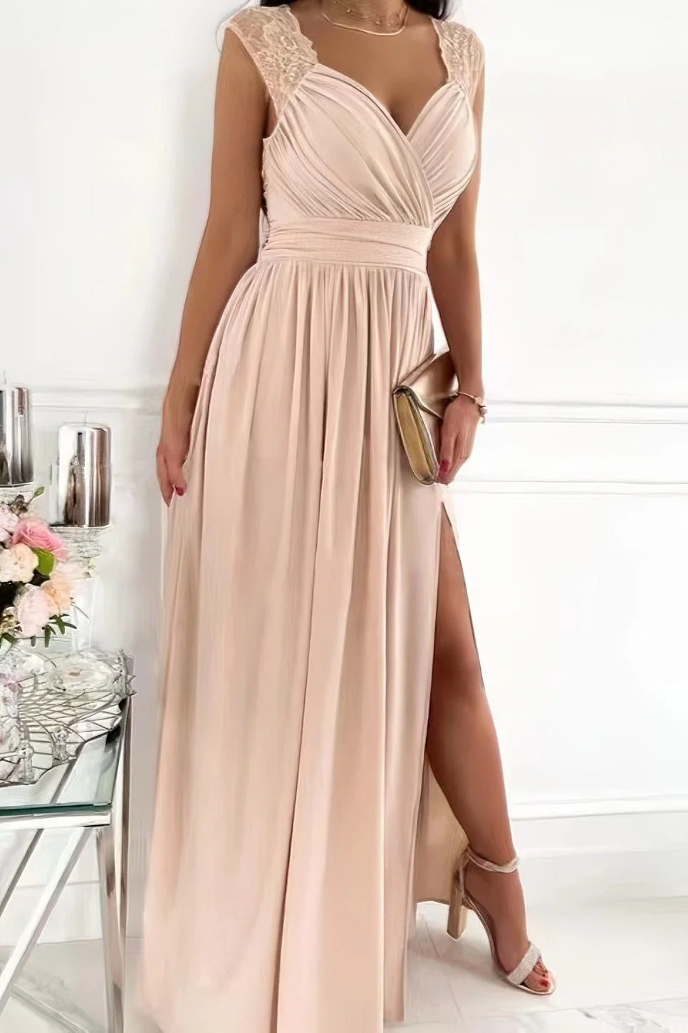 Stijlvolle Mouwloze Kanten Maxi Jurk met Splitdetail