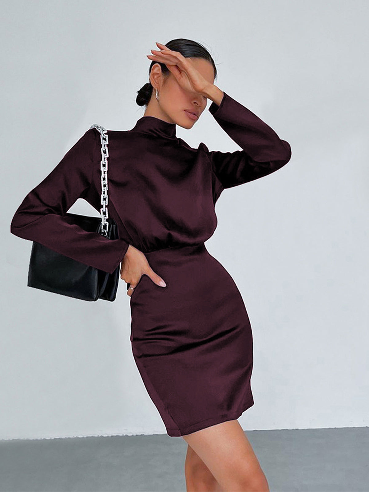 Liora Satijnen Korte Jurk met Mock Neck