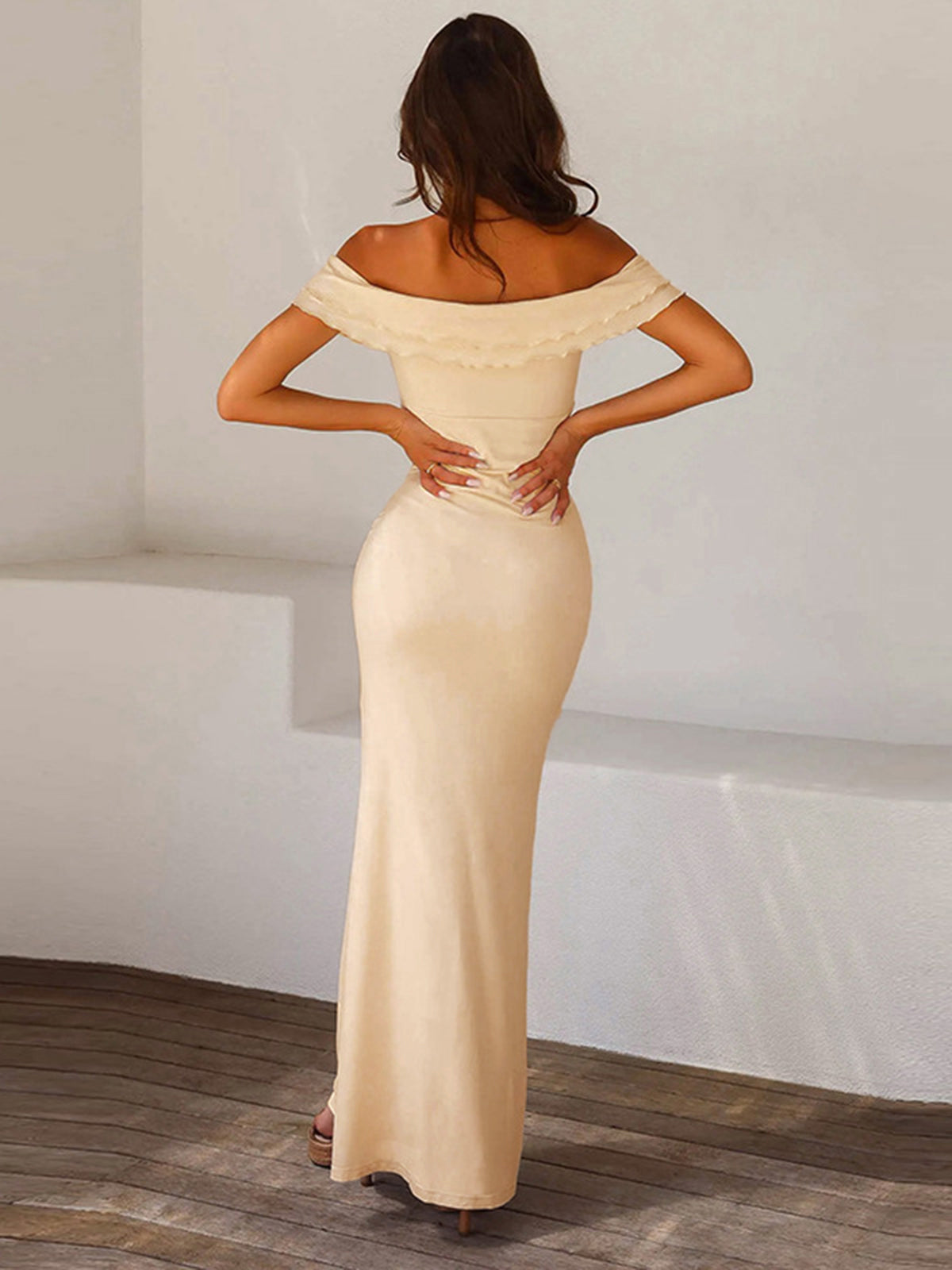 Satijnen Off-Shoulder Lange Jurk met Ruches