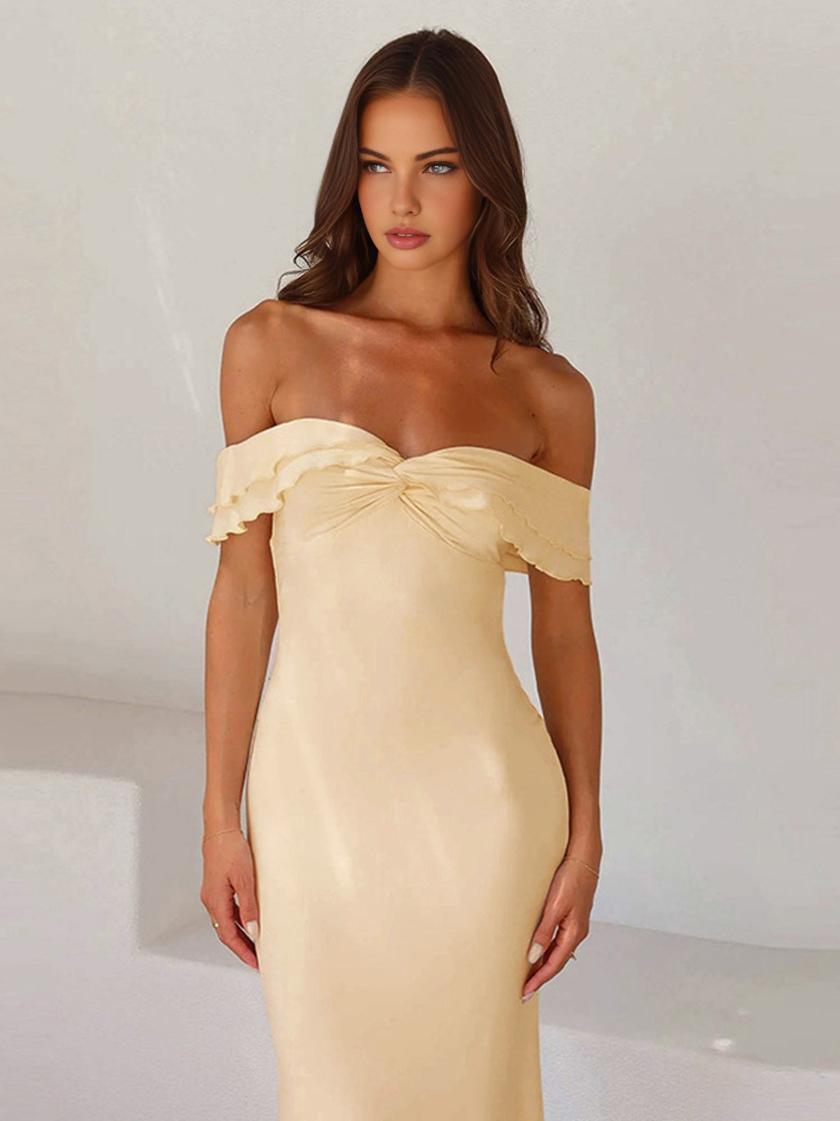 Satijnen Off-Shoulder Lange Jurk met Ruches