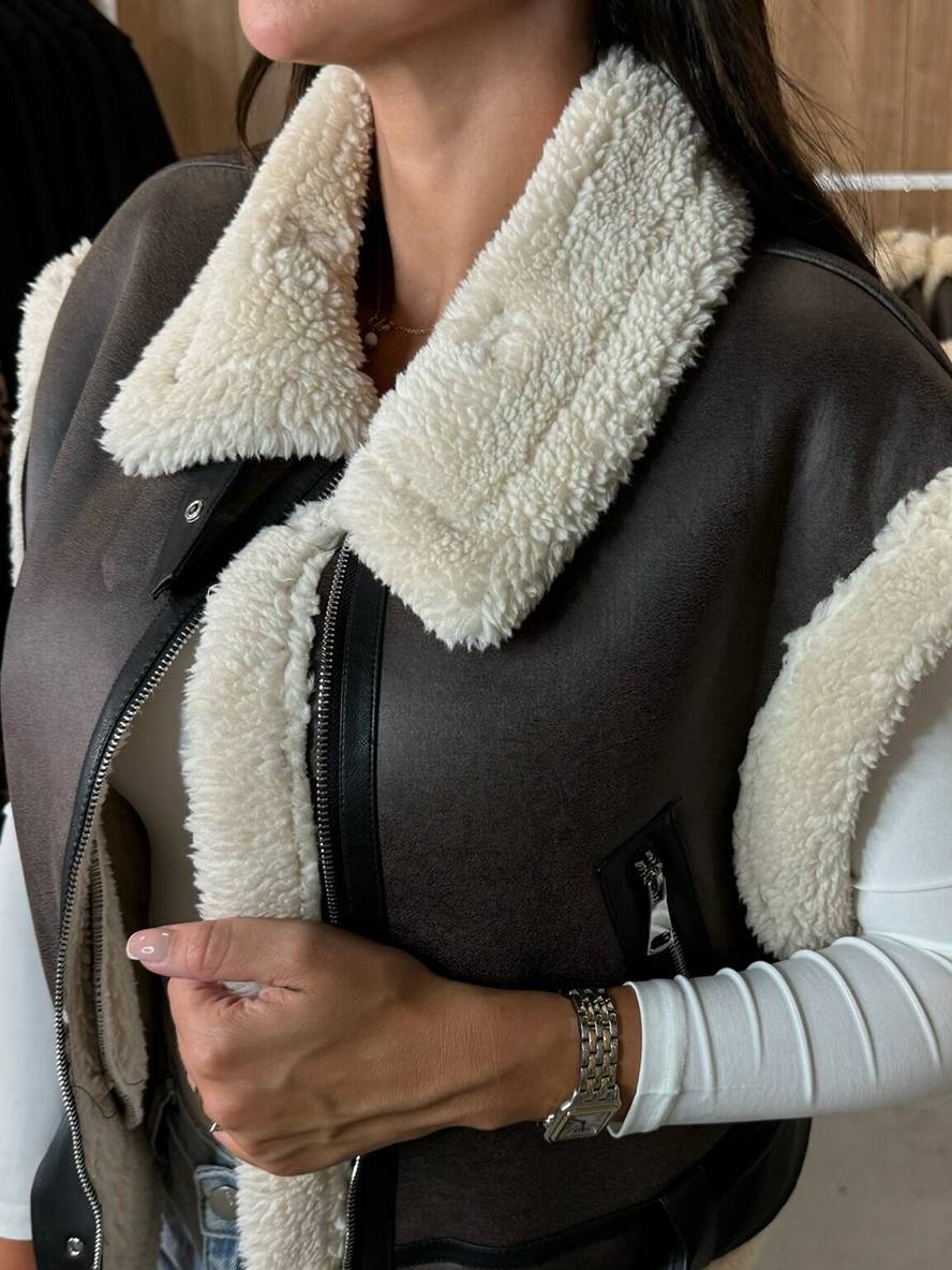 Dames Bodywarmer – Imitatiebont Afwerking – Getailleerd Model – Met Riemsluiting
