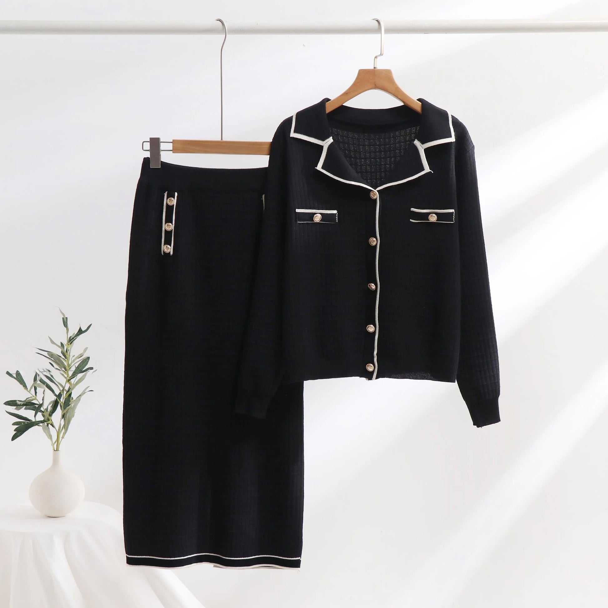 Dames Twinset – Gebreid Pak – Slim Fit – Kraagvest met Knoopsluiting – Midi Kokerrok