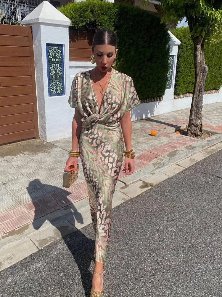 Elegante Satijnen Midi Jurk met Bloemenprint V-hals en Korte Mouwen