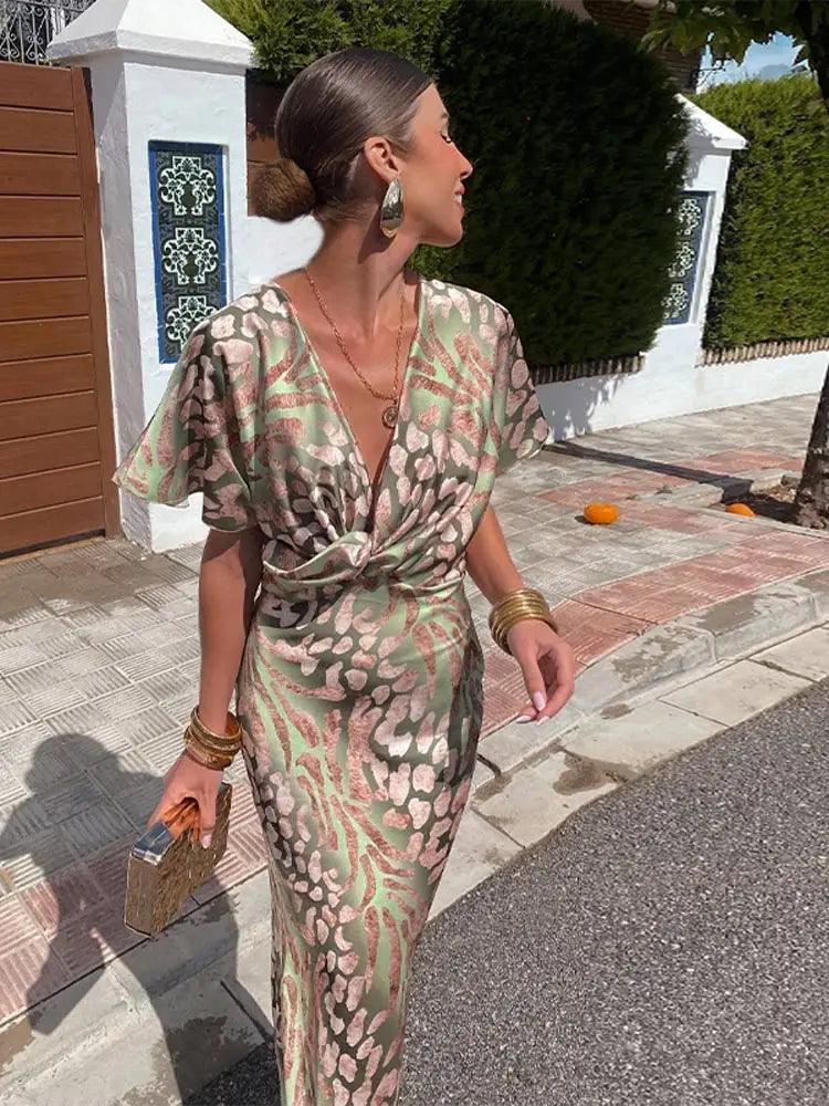 Elegante Satijnen Midi Jurk met Bloemenprint V-hals en Korte Mouwen