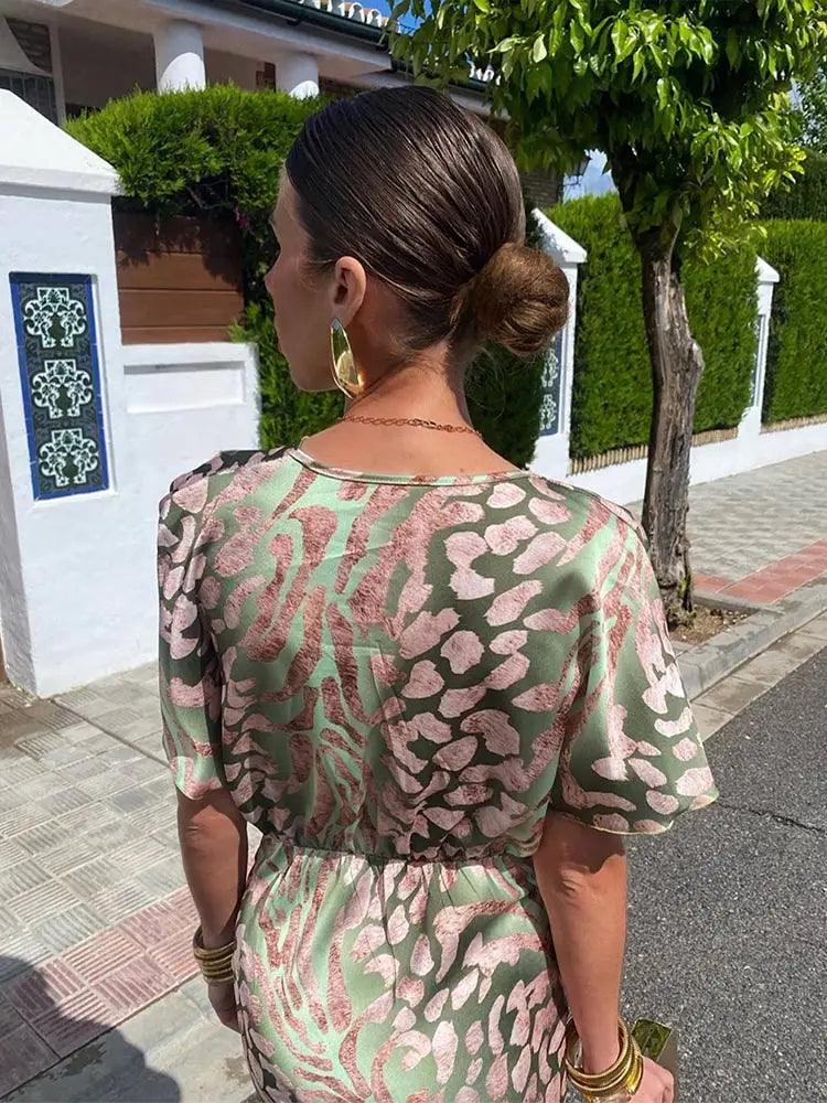 Elegante Satijnen Midi Jurk met Bloemenprint V-hals en Korte Mouwen