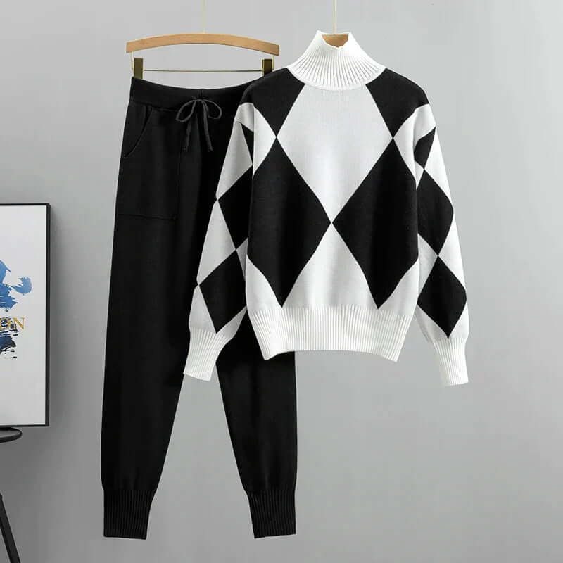 Dames Twee-Delige Knit Set – Relaxte Pasvorm – Coltrui met Argyle – Ribboord Broek