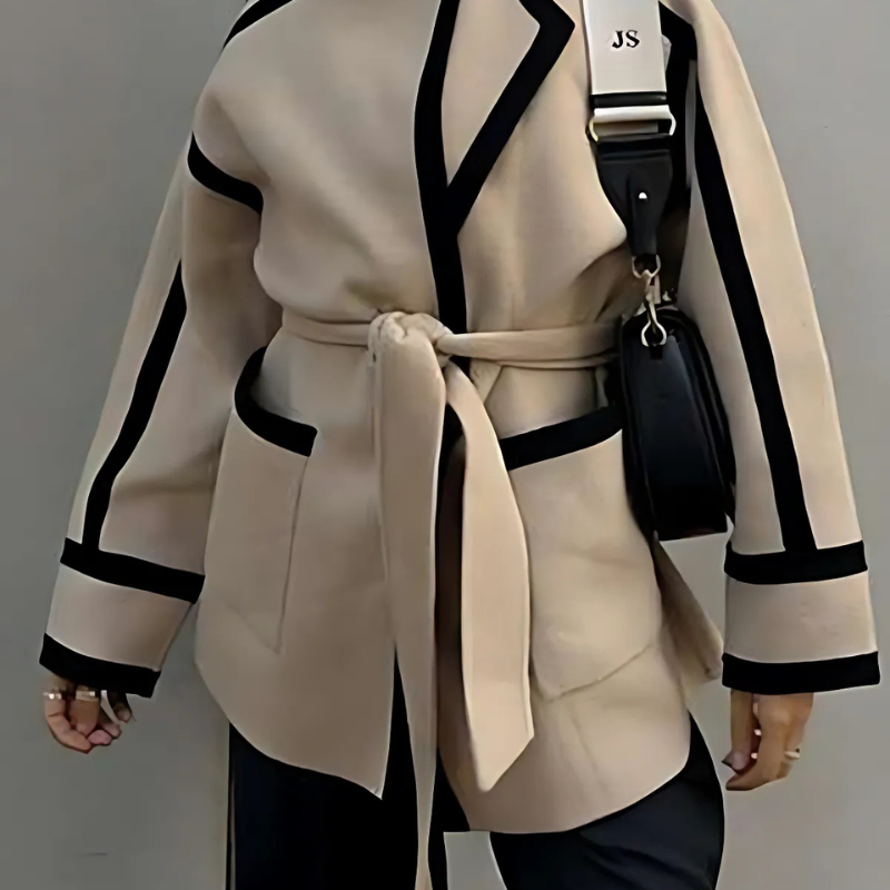 Dames blazerjas – Relaxed fit – Wikkelmodel – Reverskraag – Contrastbiezen – Zakdetails