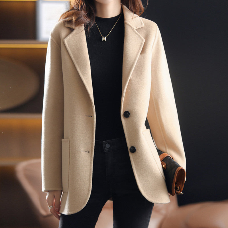 Damesblazer – Wol – Getailleerd Model – Notch Revers – Twee Knoopsluiting – Heuplengte