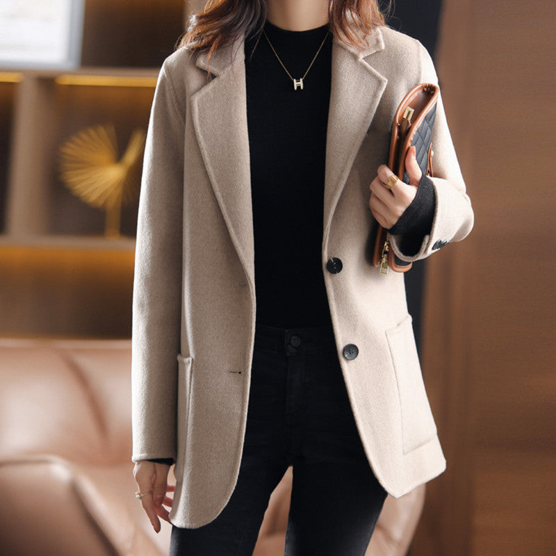 Damesblazer – Wol – Getailleerd Model – Notch Revers – Twee Knoopsluiting – Heuplengte