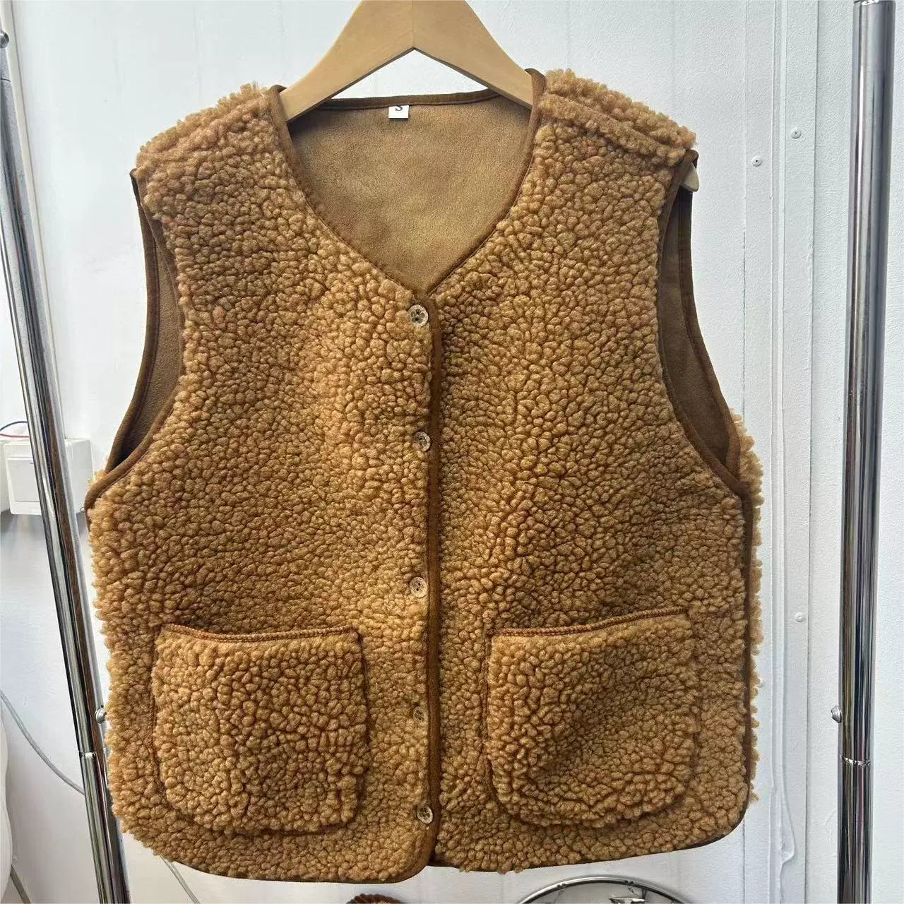 Dames Gilet – Relaxte Pasvorm – Wolachtige Textuur – V-hals – Knoopsluiting – Zakjes