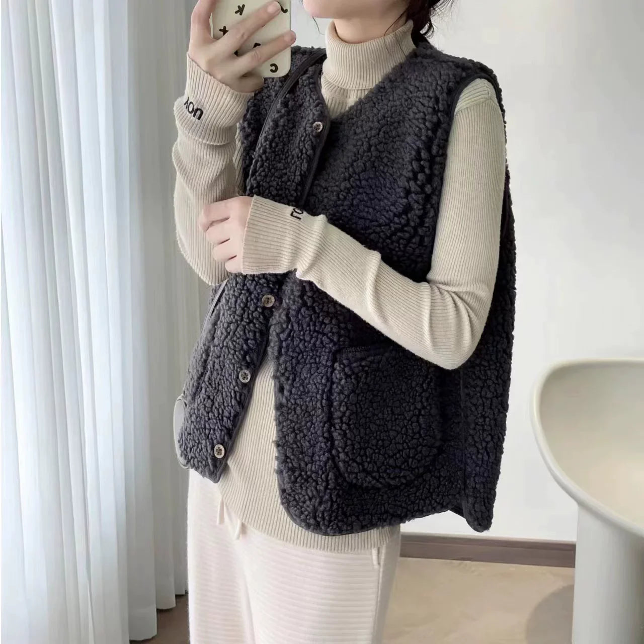 Dames Gilet – Relaxte Pasvorm – Wolachtige Textuur – V-hals – Knoopsluiting – Zakjes