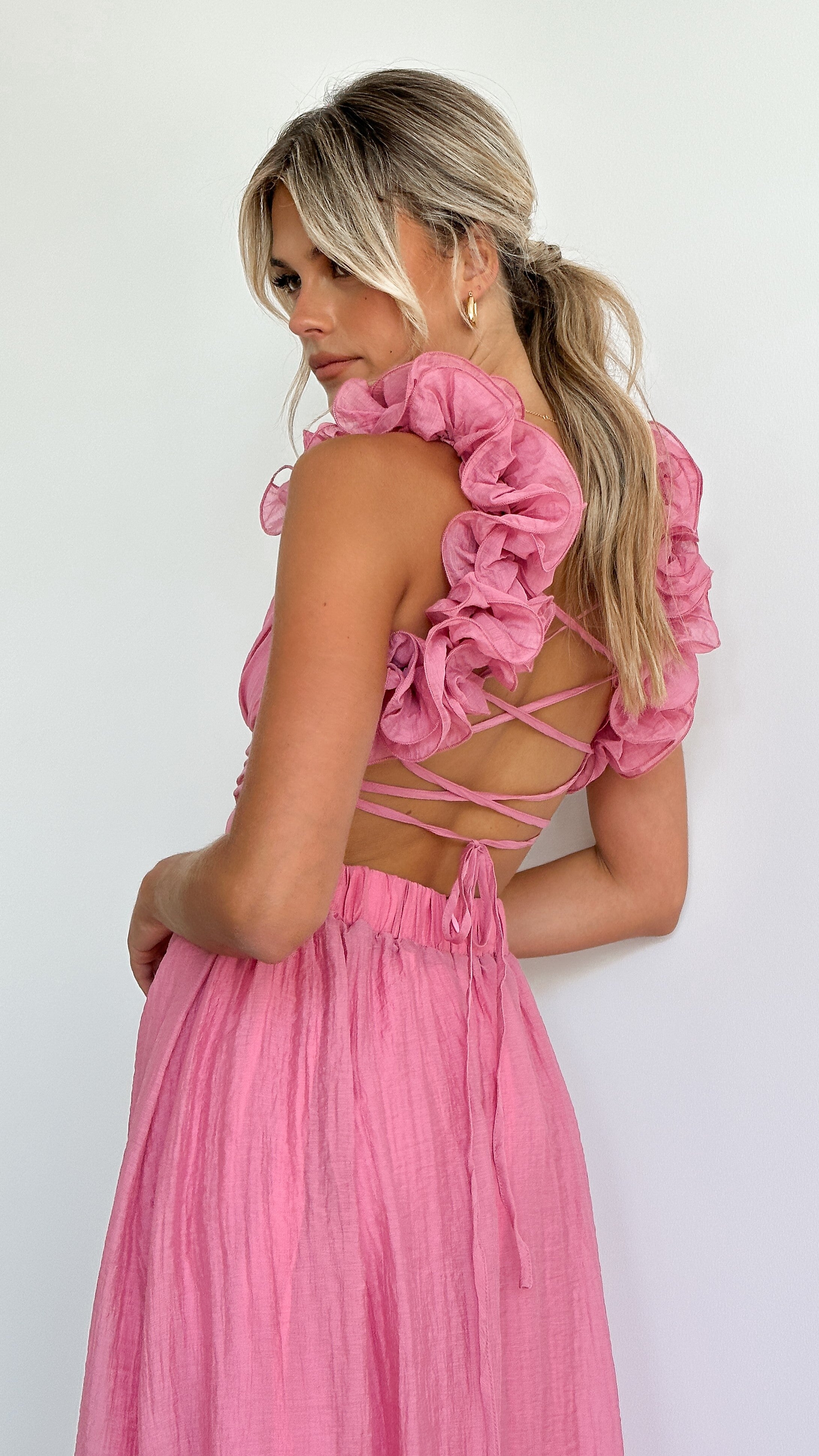Elegante chique midi jurk voor moderne dames.