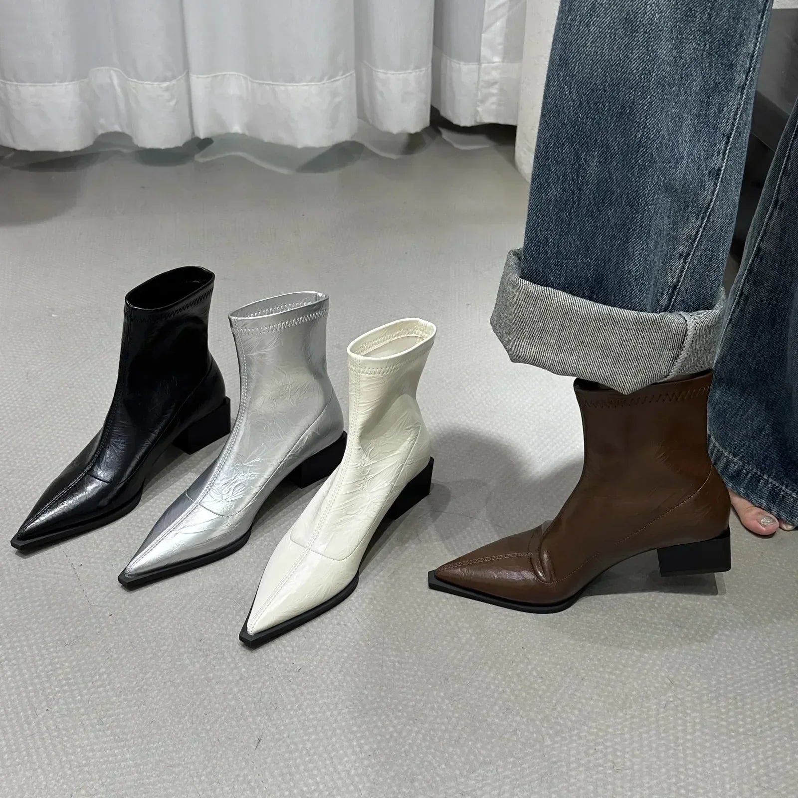 Herfst Enkellaarsjes – Puntige Look en Elegante Pasvorm
