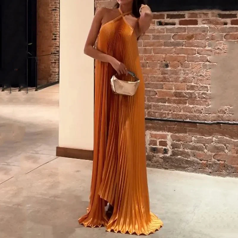 Elegante geplisseerde halternek maxi jurk voor dames.