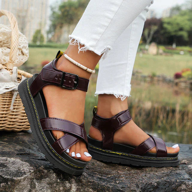 Ondersteunende orthopedische sportieve sandalen voor dames.