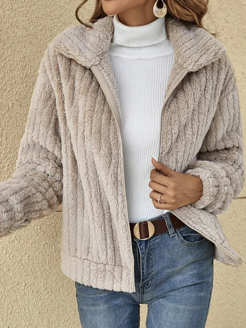 Dames Teddy Jas – Relaxte Pasvorm – Geribde Fleece – Cropped Lengte – Ritssluiting