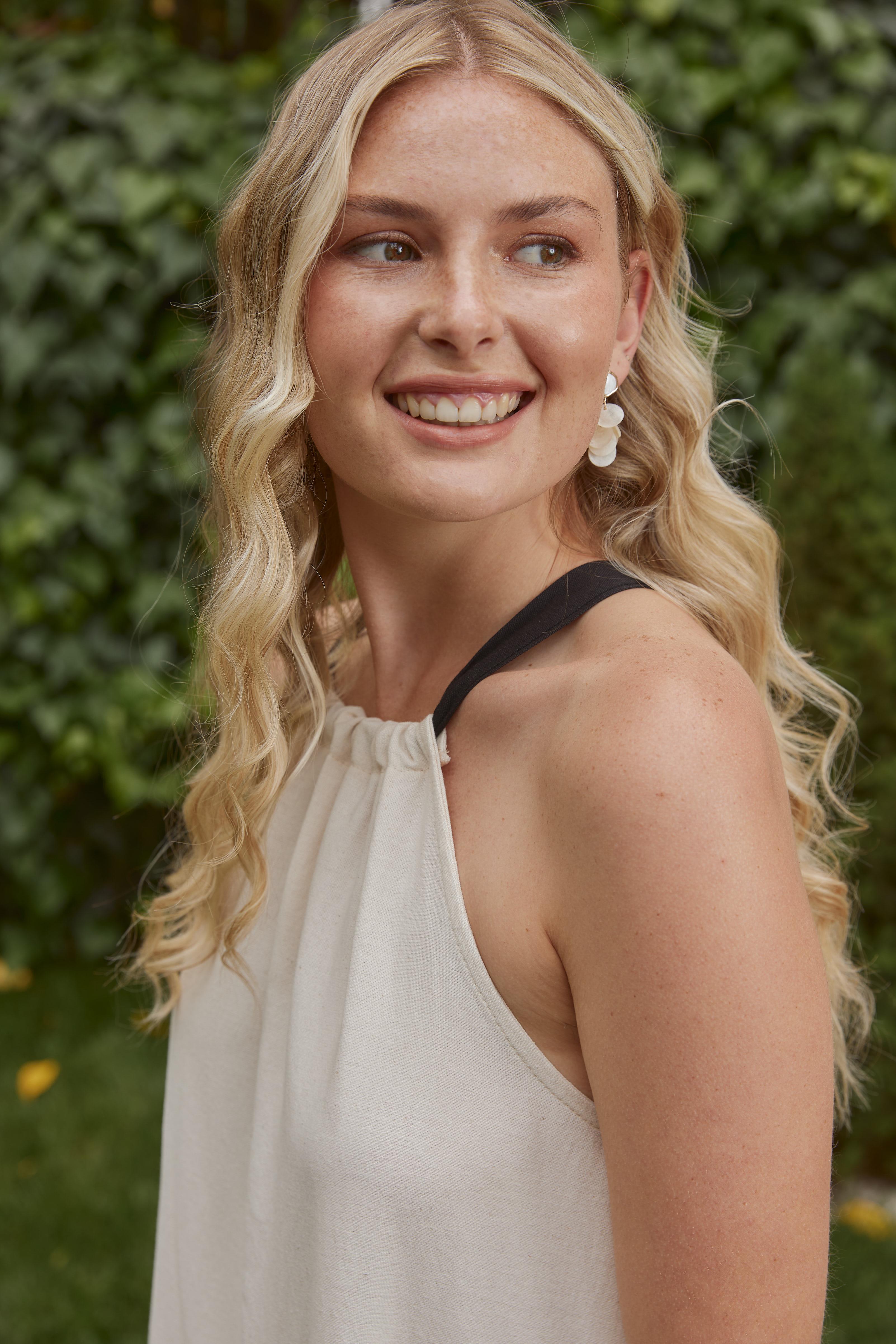 Maxi Jurk met Halternek en Open Rug