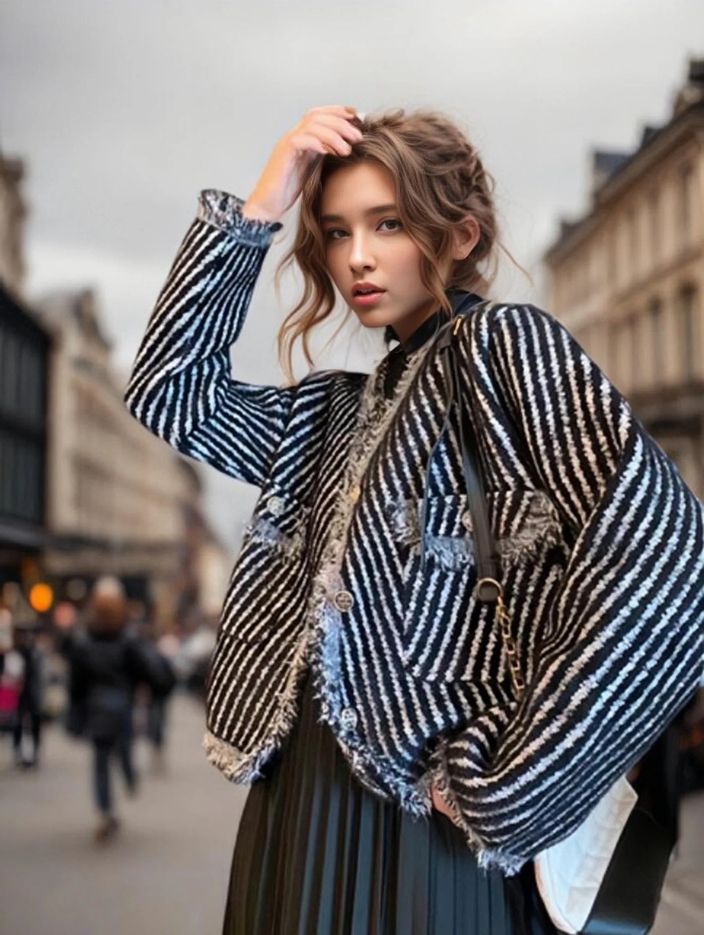 Damesjack – Gebreid – Relaxed Fit – Chevron Strepen – Franjezoom – Opgestikte Zakken