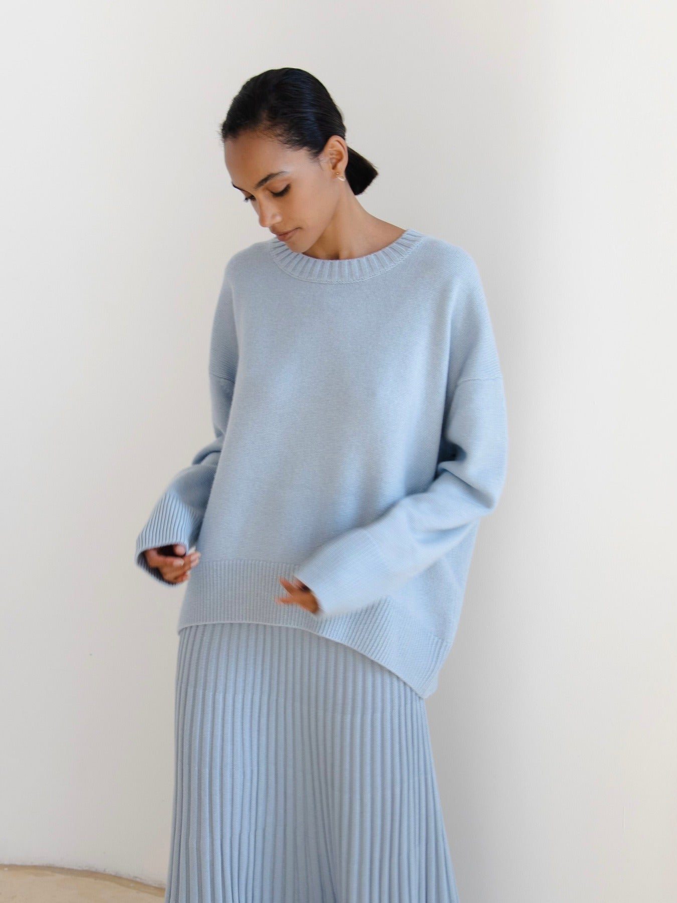Women's Sweatshirt – Oversized Relaxed Fit – Soft Knit – Round Neck – Ribbed Cuffs
