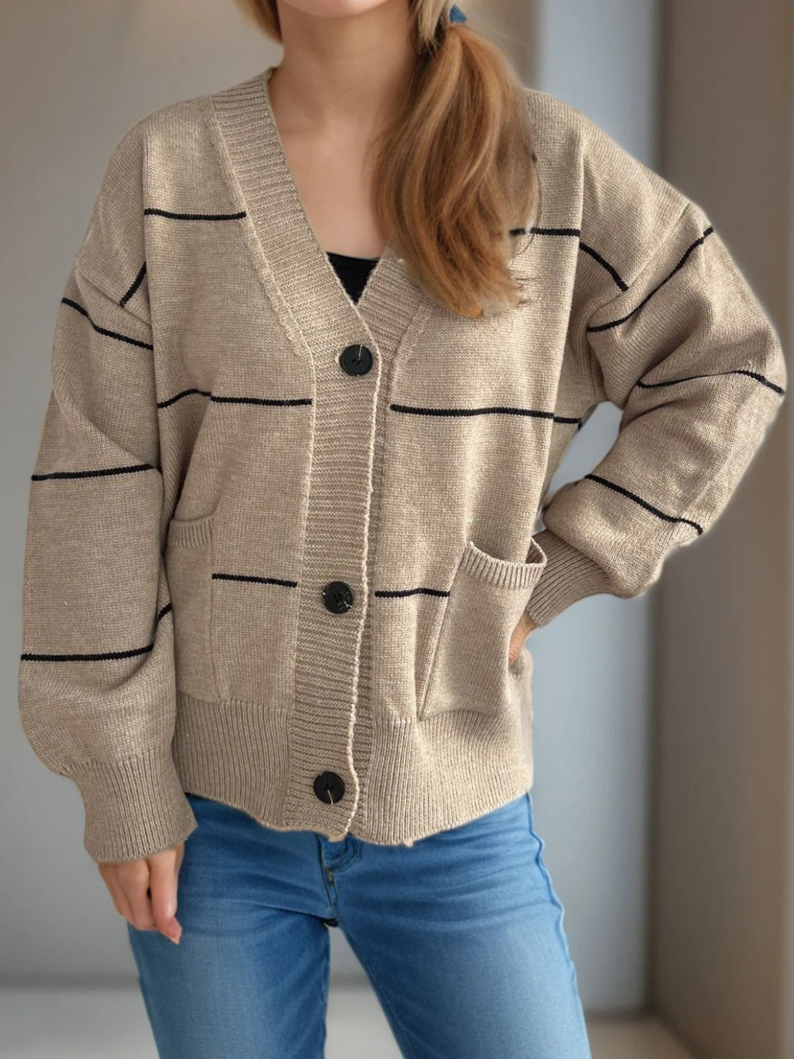 Damesvest – Los Model – V-hals – Geribde Boorden – Gestreept Breisel – Zakdetails