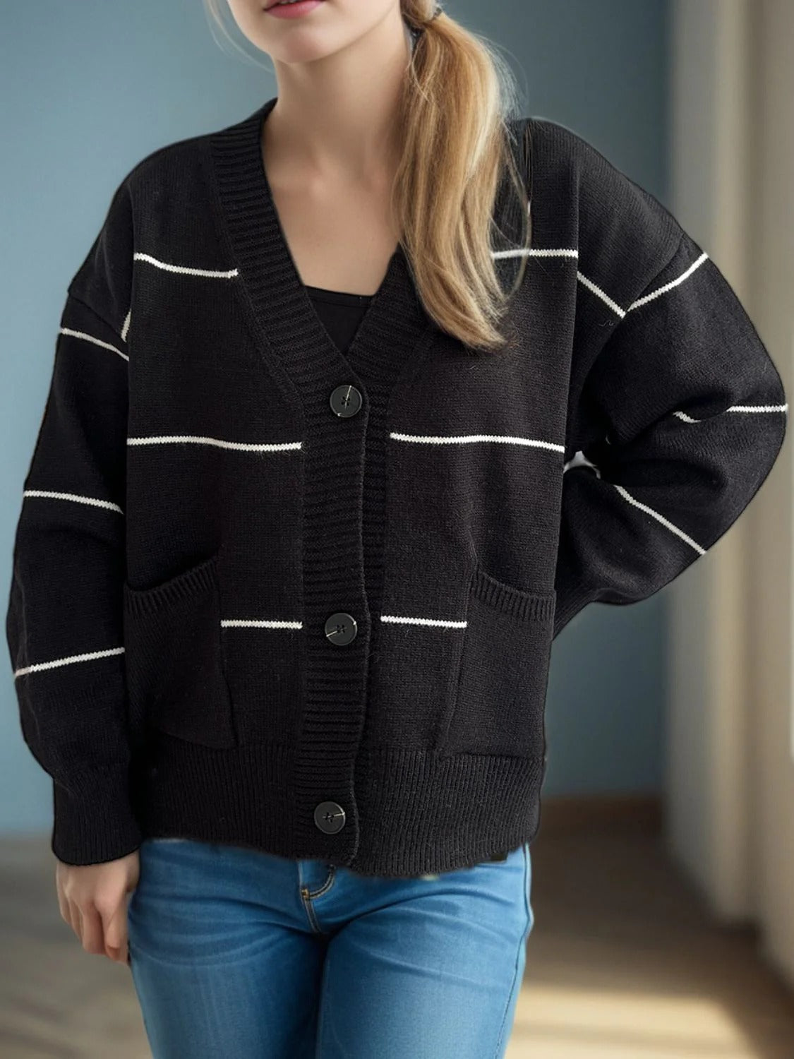 Damesvest – Los Model – V-hals – Geribde Boorden – Gestreept Breisel – Zakdetails