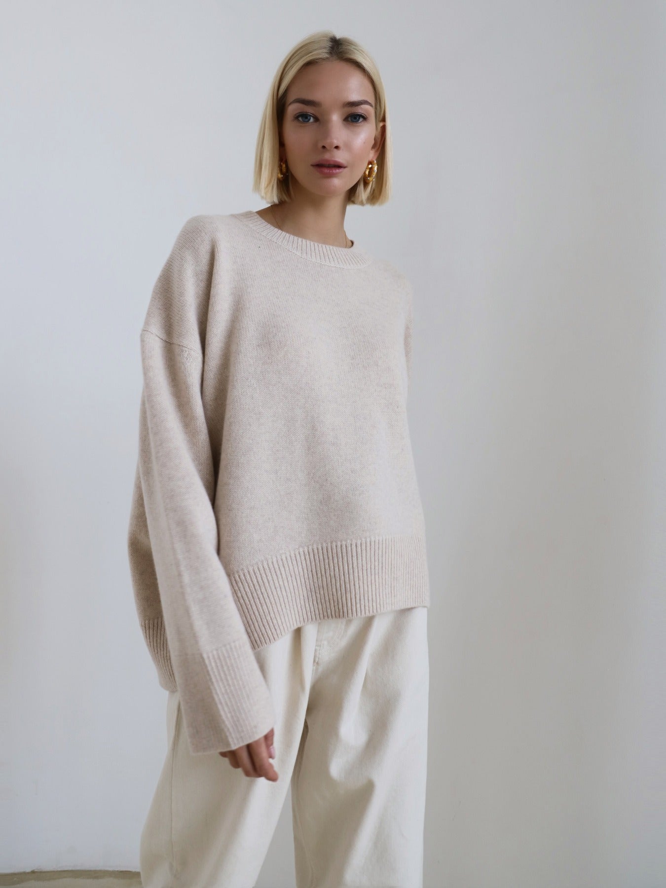 Women's Sweatshirt – Oversized Relaxed Fit – Soft Knit – Round Neck – Ribbed Cuffs