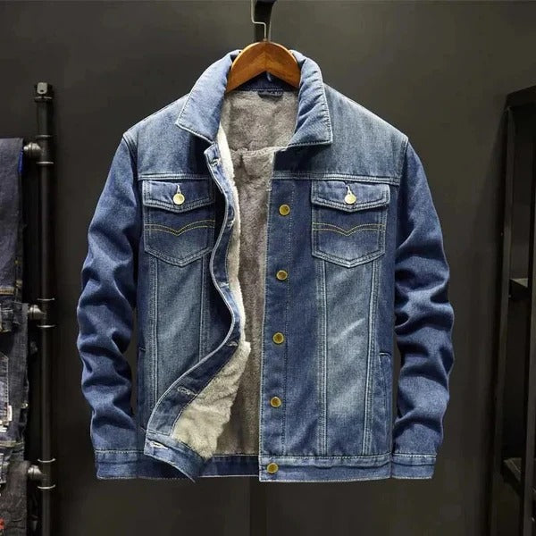 Heren Denim Truckerjack – Relaxte pasvorm – Sherpa voering – Knoopsluiting – Borstzakken