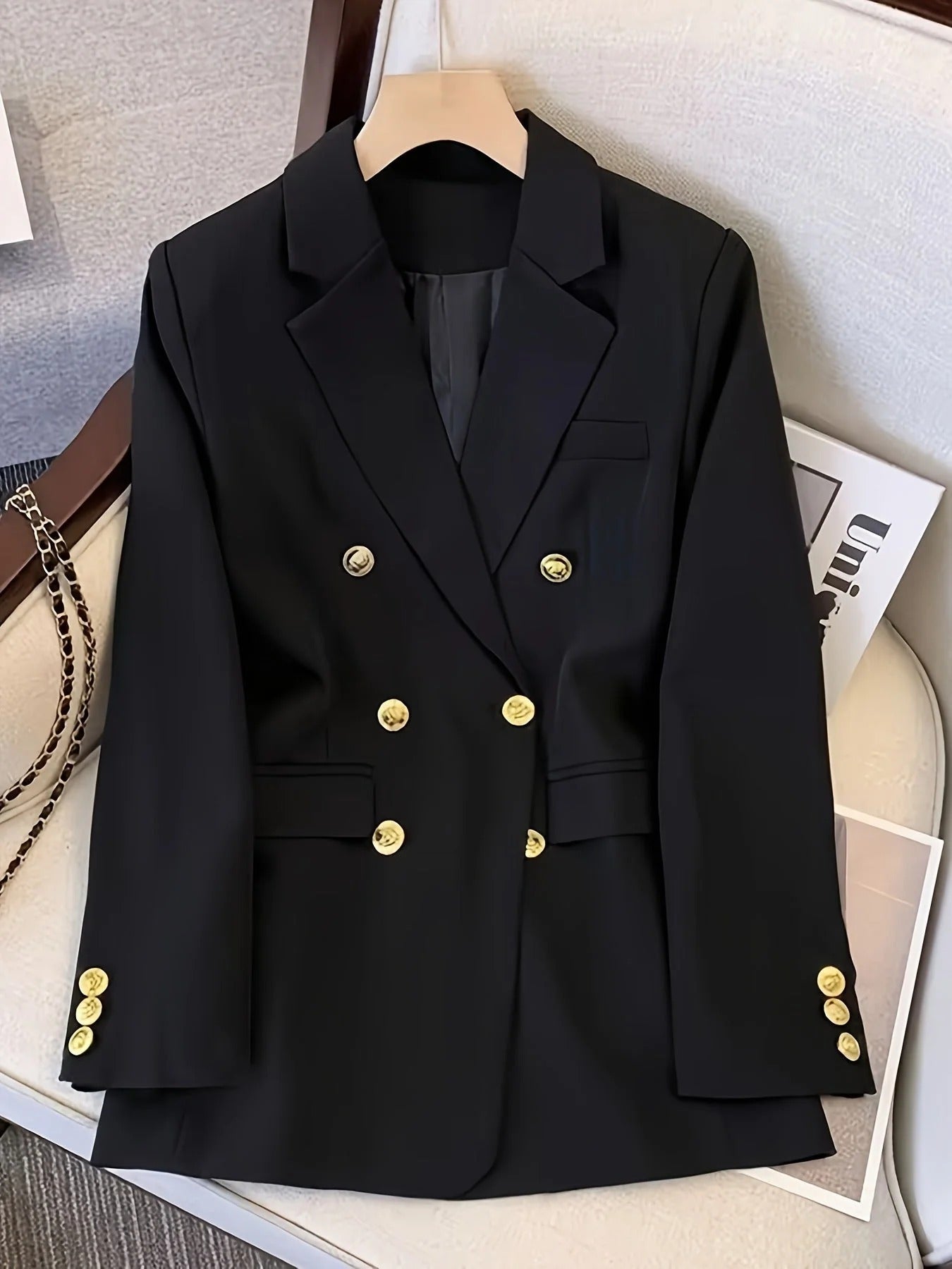 Damesblazer – Getailleerde Pasvorm – Dubbelrijige Sluiting – Gouden Knopen – Wollook