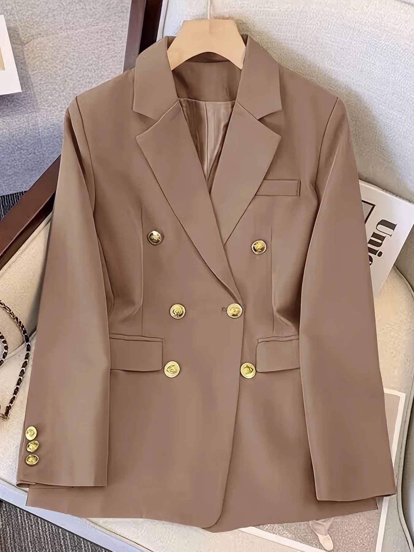 Damesblazer – Getailleerde Pasvorm – Dubbelrijige Sluiting – Gouden Knopen – Wollook