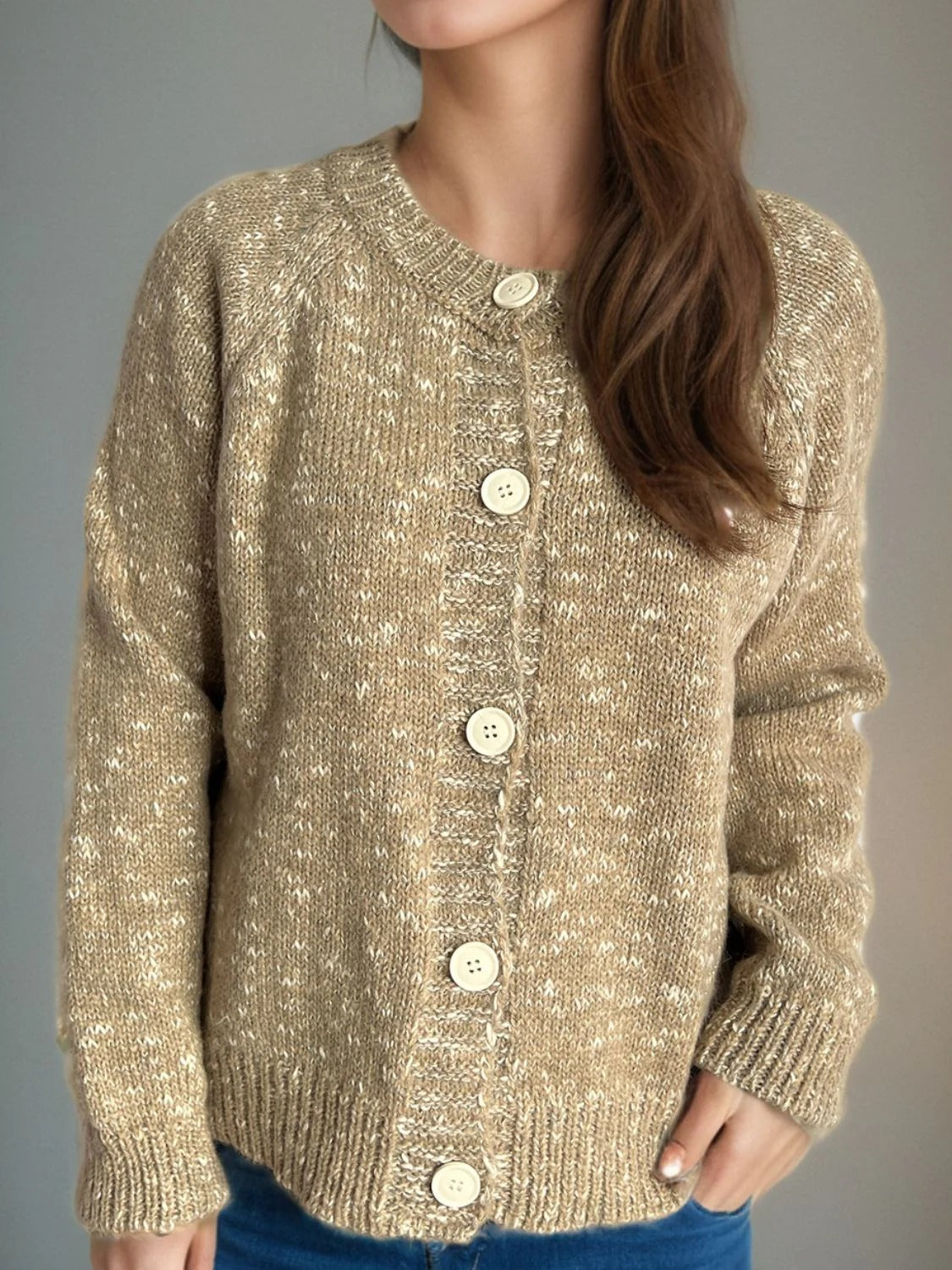 Dames Vest – Relaxed Fit – Marled Knit – Knoopsluiting – Geribde Boorden – Cropped Model